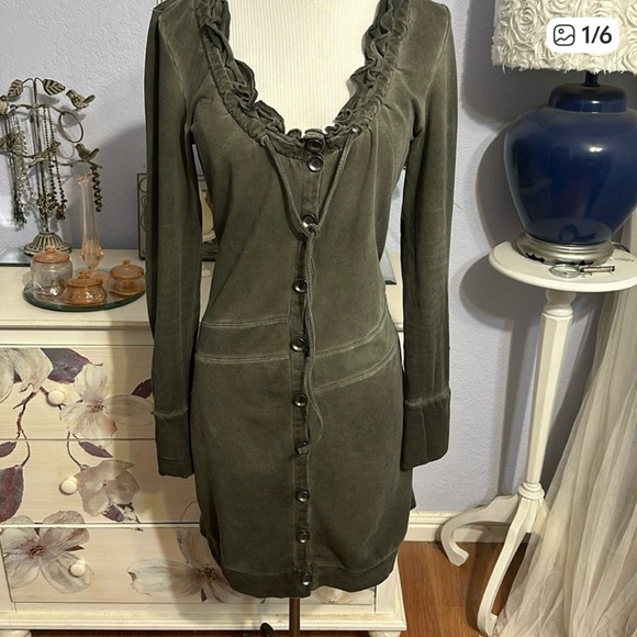 Yost Dress - Picture 1 of 6